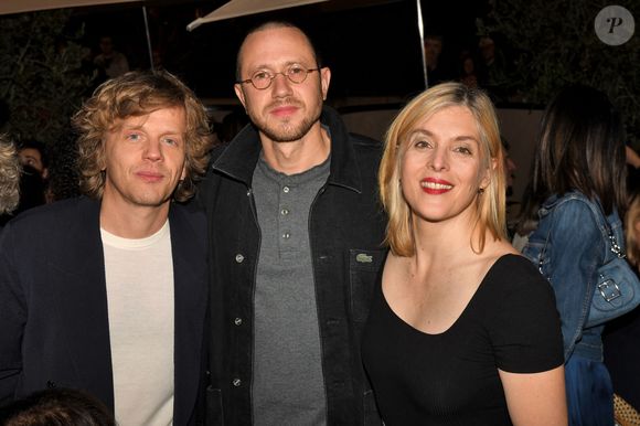 Alex Lutz, Bastien Bouillon et Valerie Donzelli durant la soirée de clôture du festival Cinéroman au Pathé gare du Sud, à Nice le 4 octobre 2025. © Bebert-Jacovides/Bestimage