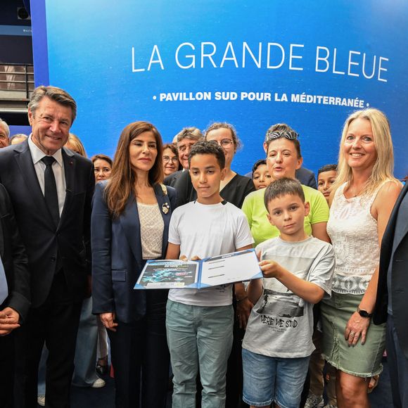 Hier, d'innombrables personnalités n'auraient pour rien au monde loupé cette inauguration à l'instar de Christian Estrosi, actuel maire de Nice ou même Laurent Hottiaux, nouveau préfet des Alpes-Maritimes !

Laurent Hottiaux, Christian Estrosi, l'ambassadrice du Maroc en France, Olivier Poivre d'Arvor et Richard Chemla, recevant les propositions des éléves niçois pour le traité des Océans - Visite inaugurale de "La Baleine", le temps de l'UNOC, la conférence de l'ONU sur les océans, en présence de Christian Estrosi, le maire de Nice, Olivier Poivre d’Arvor, l'ambassadeur pour les pôles et les enjeux maritimes au Ministère de l’Europe et des Affaires étrangères, Laurent Hottiaux, le nouveau préfet des Alpes-Maritimes, Ashok Adicéam, le délégué général de l'UNOC en charge du projet, Richard Chemla. l'adjoint délégué à la transition écologique et énergétique, à la santé et au bien-être, et Olivier Bettati, délégué général de la mission UNOC à la mairie de Nice, au Palais des expositions à Nice, le 2 juin 2025.
© Bruno Bebert/Bestimage