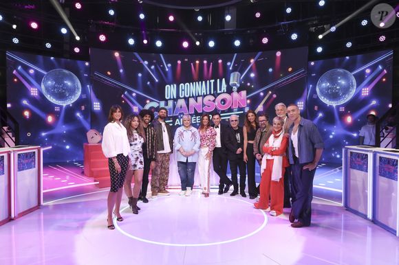 Exclusif - Maxime Dereymez, Nawarra, Bernard Minet, Malika Ménard, Gwendal Marimoutou, KeenV, Ariane Brodier, Eve Angeli, Jordan Deluxe, Chicandier, Isabelle Morini-Bosc, Gilles Verdez, Laurence Boccolini, lors de l'enregistrement de l'émission On Connait La Chanson Années 90, présentée par L.Boccolini et diffusée le 19 mai 2026 sur W9, à Paris, France, le 8 avril 2026. © Jack Tribeca/Bestimage