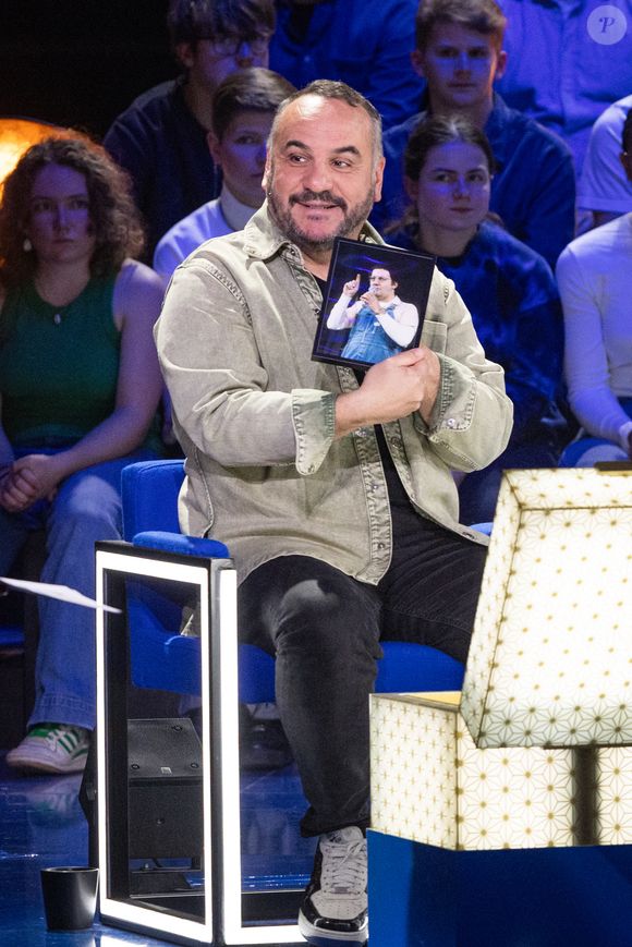 Exclusif - François-Xavier Demaison lors de l'enregistrement de l'émission "La Boîte à secrets", présentée par F.Bollaert et diffusée le 9 janvier 2026 sur France 3, dans les studios du Lendit à Saint-Denis, France, le 2 décembre 2025. © Cyril Moreau/Bestimage