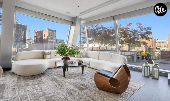Thierry Henry, légende du football français, a mis en vente son luxueux penthouse de New York, acheté en 2010 au moment de sa signature aux Red Bulls, contre 25 millions de dollars (22 millions d'euros). © Sotheby's via Bestimage