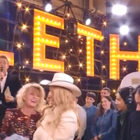 Sophie Davant perd soudainement l'équilibre lors du live Téléthon 2025 : "J'ai mal..."