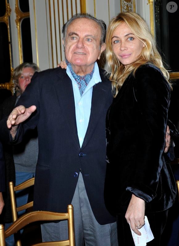 Guy Beart et Emmanuelle Beart - Remise de decoration par Aurelie Filippetti a Emmanuelle Beart " Officier de l'ordre des Arts et des Lettres" et a Ang Lee "Chevalier de l'ordre des Arts et des Lettres" au Ministere de la Culture a Paris le 27 Novembre 2012. © Agence Bestimage