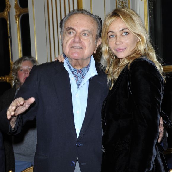 Guy Beart et Emmanuelle Beart - Remise de decoration par Aurelie Filippetti a Emmanuelle Beart " Officier de l'ordre des Arts et des Lettres" et a Ang Lee "Chevalier de l'ordre des Arts et des Lettres" au Ministere de la Culture a Paris le 27 Novembre 2012. © Agence Bestimage