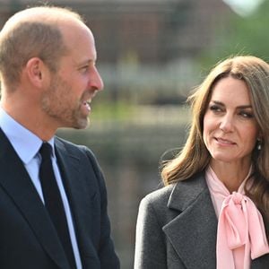 Le prince William et Kate Middleton lors d'une visite à la Farnborough Road Infant and Junior School à Birkdale, Southport, où Elsie Dot Stancombe était élève, pour parler aux enseignants de l'impact de l'école sur l'attentat de Southport en 2024, et du soutien que l'école maternelle et le collège associé ont apporté aux élèves, au personnel et à la communauté locale, le 23 septembre 2025 à Southport, Royaume-Uni. Photo par Eddie Mulholland/PA Wire/ABACAPRESS.COM