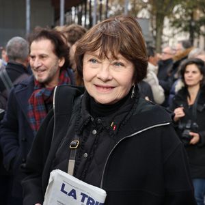 Macha Méril - Les célébrités participent à la marche silencieuse pour la paix au Proche-Orient, entre l'Institut du monde arabe et le musée d'art et d'histoire du judaïsme à Paris, le 19 novembre 2023. A l'appel d'un collectif de 600 personnalités du monde de la culture, plusieurs milliers de personnes ont rejoint le cortège. 
© Denis Guignebourg / Bestimage