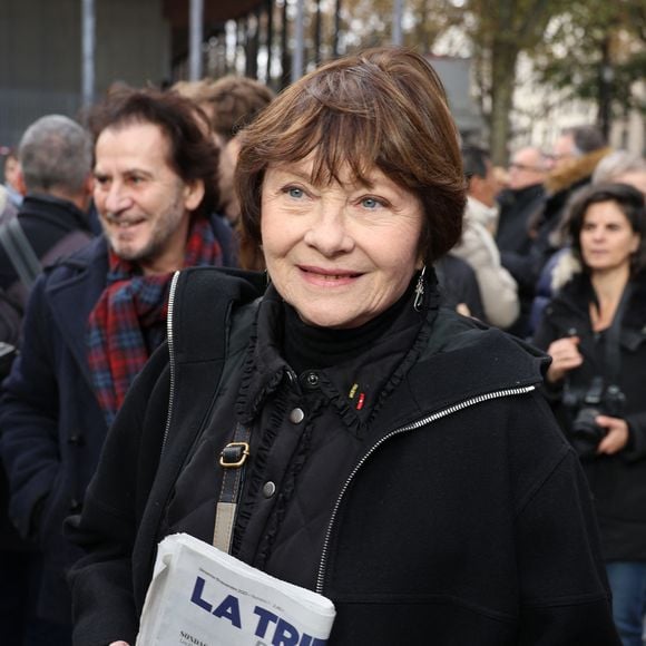 Macha Méril - Les célébrités participent à la marche silencieuse pour la paix au Proche-Orient, entre l'Institut du monde arabe et le musée d'art et d'histoire du judaïsme à Paris, le 19 novembre 2023. A l'appel d'un collectif de 600 personnalités du monde de la culture, plusieurs milliers de personnes ont rejoint le cortège. 
© Denis Guignebourg / Bestimage
