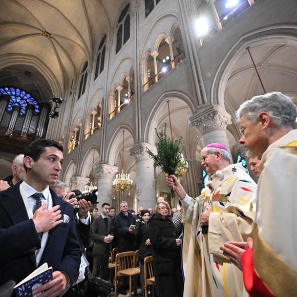 L'archevêque de Paris Laurent Ulrich pendant la première messe publique au cours de laquelle l'archevêque de Paris dirigera les prières pour consacrer le nouvel autel principal, à la cathédrale Notre-Dame de Paris, à Paris, le 8 décembre 2024.  Photo by Eliot Blondet/ABACAPRESS.COM