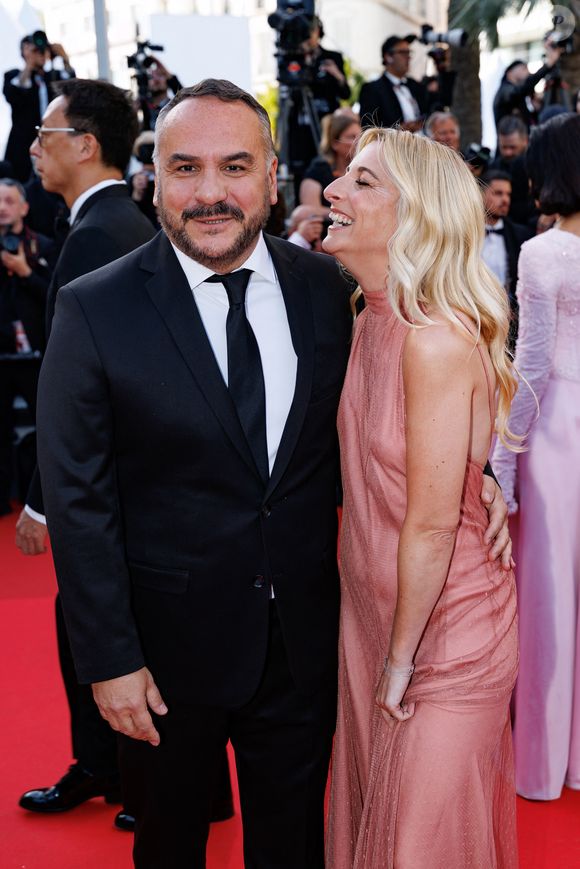 François-Xavier Demaison et sa femme Anaïs Tihay - Montée des marches du film " Amarga Navidad " lors du 79ème Festival International du Film de Cannes, le 19 mai 2026. © Jacovides-Moreau / Bestimage
