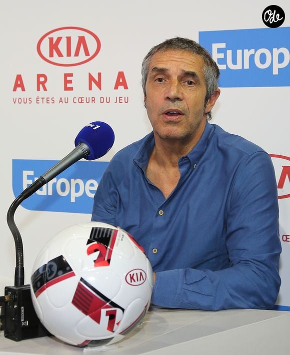 Julien Clerc lors de l'émission Europe 1 avant la Finale de l'UEFA Euro 2016 Portugal-France au Kia Arena à Paris, France le 10 juillet 2016. © Marc Ausset-Lacroix/Bestimage | 00304027