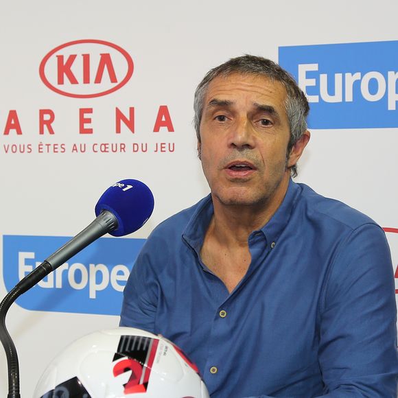 Julien Clerc lors de l'émission Europe 1 avant la Finale de l'UEFA Euro 2016 Portugal-France au Kia Arena à Paris, France le 10 juillet 2016. © Marc Ausset-Lacroix/Bestimage | 00304027