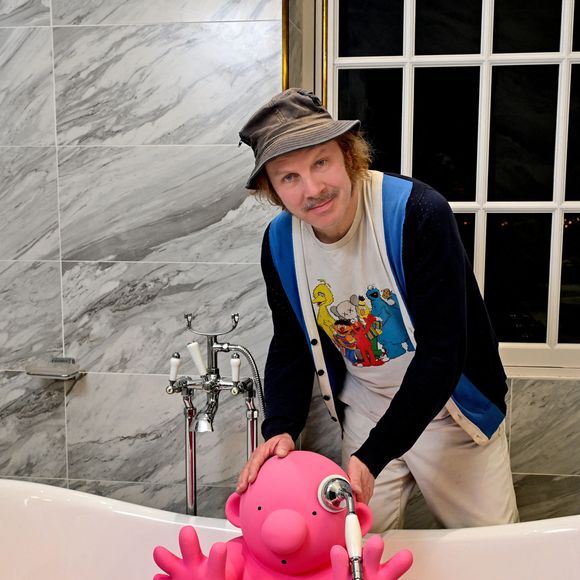 Exclusif -  Le chanteur et artiste Philippe Katerine durant le vernissage de son exposition "Les Mignonismes" installée au Château de Crémat sur les hauteurs de Nice jusqu'au 18 mai 2025. © Bruno Bebert / Bestimage