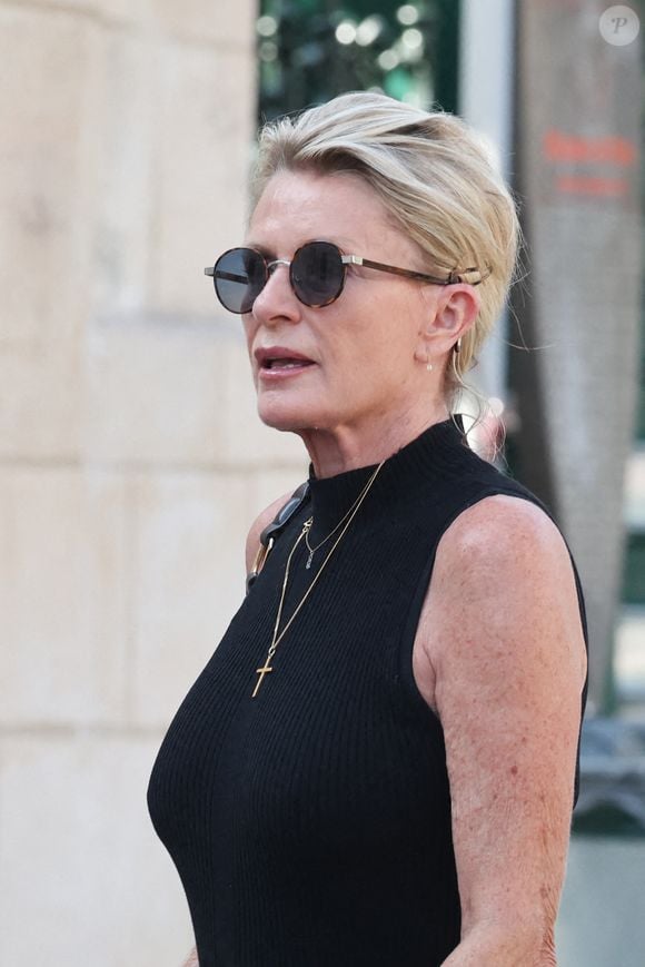 Sophie Davant aux obsèques de Philippe Labro en l'église de Saint-Germain-des-Prés à Paris, le 13 juin 2025. 

Photo : Dominique Jacovides - Christophe Clovis / Bestimage