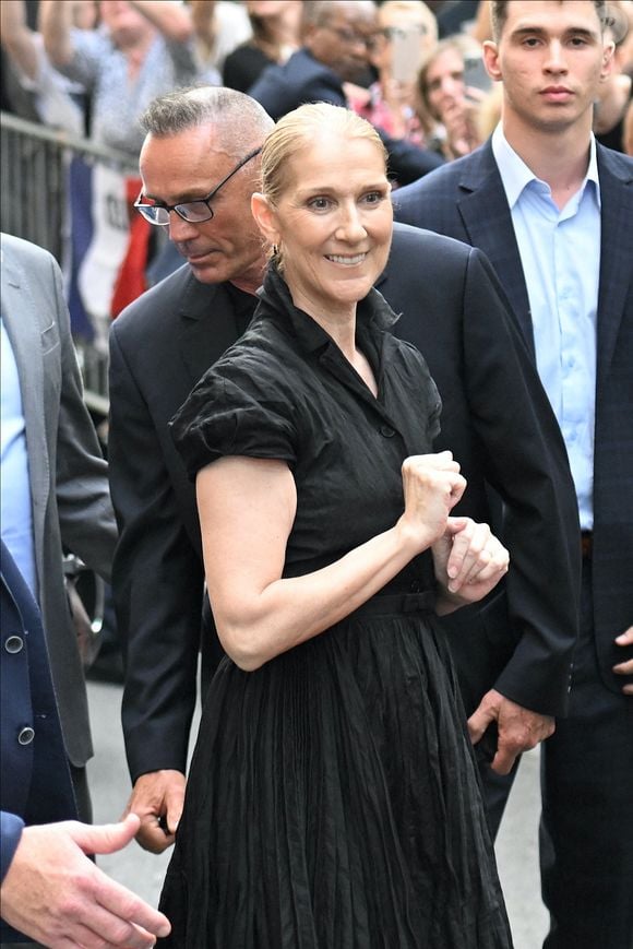 Cette annonce a donc de quoi susciter l'émotion puisque le chemin a été particulièrement difficile.

Céline Dion à la sortie de l'hôtel Royal Monceau à Paris avant l'ouverture des Jeux Olympiques (JO) de Paris 2024, à Paris, France, le 24 juillet 2024.