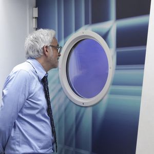 Pascal Praud, sur le plateau de l’émission « On Marche Sur La Tête » présentée pa C. Hanouna dans les studios d’Europe 1 à Paris, France, le 24 juin 2024. © Jack Tribeca / Bestimage