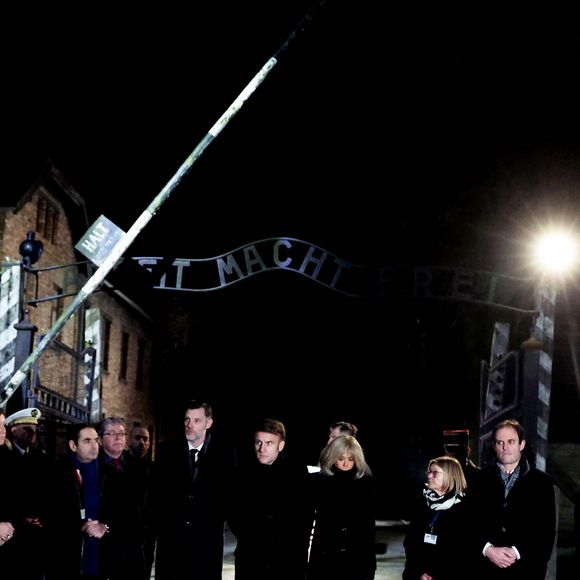 Le président Emmanuel Macron et sa femme Brigitte Macron ont visité le pavillon français. Commémorations du 80ème anniversaire de la libération du camp de concentration et d'extermination nazi d'Auschwitz-Birkenau par l'Armée rouge à Oswiecim en Pologne le 27 janvier 2025.

© Dominique Jacovides / Bestimage