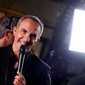 L'animateur avait déjà sorti un album en 2007, resté discret.

Nikos Aliagas au photocall de la 27ème édition des NRJ Music Awards au palais des Festivals de Cannes, France, le 31 octobre 2025. © Dominique Jacovides/Bestimage