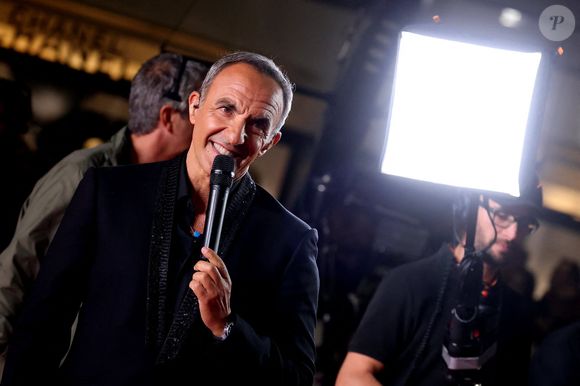 L'animateur avait déjà sorti un album en 2007, resté discret.

Nikos Aliagas au photocall de la 27ème édition des NRJ Music Awards au palais des Festivals de Cannes, France, le 31 octobre 2025. © Dominique Jacovides/Bestimage