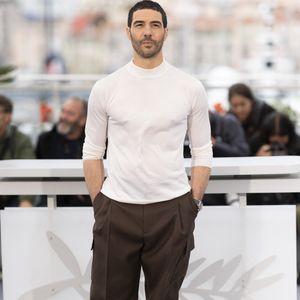 Tahar Rahim au photocall du film "Alpha" lors du 78ème Festival International du Film de Cannes, au Palais des Festivals à Cannes, France, le 20 mai 2025. © Jacovides-Moreau/Bestimage