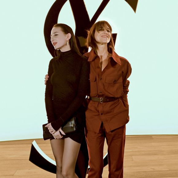 Alice Attal, Charlotte Gainsbourg au photocall du défilé Saint Laurent collection femme automne/hiver 2024-2025 lors de la fashion week à Paris (PFW) le 27 février 2024.

© Olivier Borde / Bestimage