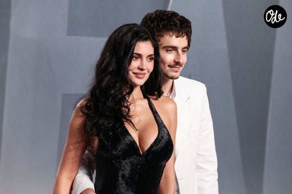Kylie Jenner souhaite également y installer une fontaine et un four à pizza afin de pouvoir organiser des dîners et des anniversaires.

Kylie Jenner et Timothée Chalamet à Los Angeles lors de la soirée organisée par Vanity Fair après les Oscars 2026.

Backgrid USA / Bestimage