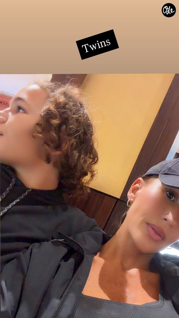 Vitaa se montre très proche de ses enfants.

Vitaa a partagé sa séance shopping avec ses enfants. Capture d'écran Instagram