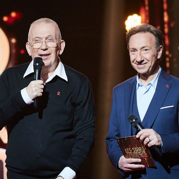 Exclusif - Jean Paul Gaultier et Stephane Bern lors de l’enregistrement de l’émission “Les stars s’unissent pour le Sidaction” au théâtre Marigny à Paris, France, le 11 mars 2025. L’émission sera diffusée en prime le 22 mars sur France 2. © Guirec-Moreau/ Bestimage