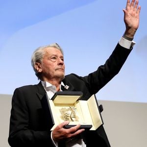 Remise de la Palme d'Honneur à Alain Delon lors du 72ème Festival International du Film de Cannes en mai 2019. © Jacovides-Moreau / Bestimage