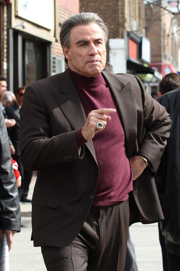 John Travolta, les cheveux gris, sur le tournage du film 'The Life and Death of John Gotti' dans le quartier de Brooklyn à New York , le 21 février 2017
Crédit : FAMEFLYNET / BESTIMAGE