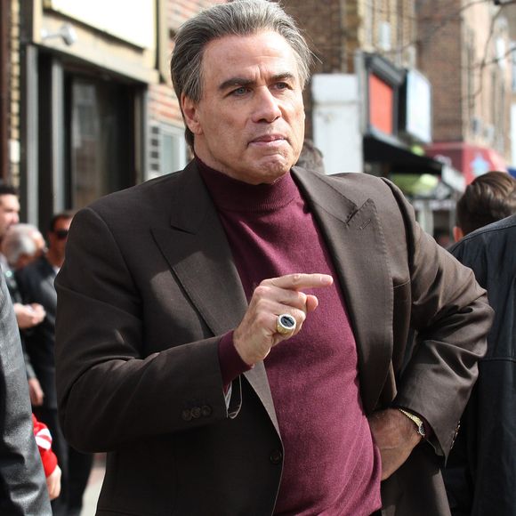 John Travolta, les cheveux gris, sur le tournage du film 'The Life and Death of John Gotti' dans le quartier de Brooklyn à New York , le 21 février 2017
Crédit : FAMEFLYNET / BESTIMAGE