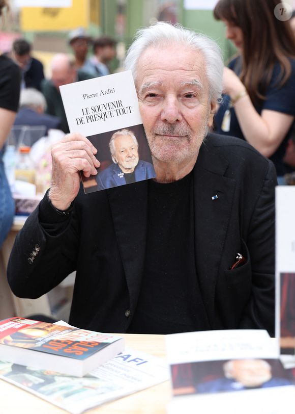 Pierre Arditi lors du Festival du livre le 19 Avril 2026

Denis Guignebourg/BestImage