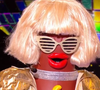 Un enquêteur mystère a débarqué

Lady Saucisse dans Mask Singer, capture d'écran TF1