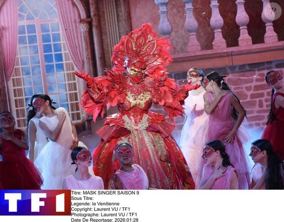Vingt-trois célébrités, dont des stars internationales prestigieuses, s'affrontent sous des costumes inédits.

La Vénitienne dans "Mask Singer 9" sur TF1. Photo : Laurent Vu / TF1