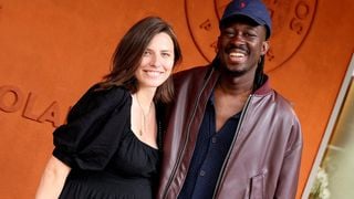 Apparition très remarquée pour Mory Sacko à Roland-Garros : le chef étoilé prend la pose avec sa femme enceinte