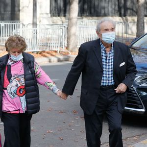 Pierre Perret et sa femme Simone Mazaltarim - Arrivées de l'émission "Vivement Dimanche Prochain" qui sera diffusée le 17 octobre 2021 au Studio Gabriel à Paris, France, le 13 octobre 2021. © Christophe Clovis / Bestimage