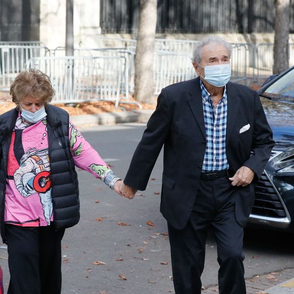 Pierre Perret et sa femme Simone Mazaltarim - Arrivées de l'émission "Vivement Dimanche Prochain" qui sera diffusée le 17 octobre 2021 au Studio Gabriel à Paris, France, le 13 octobre 2021. © Christophe Clovis / Bestimage