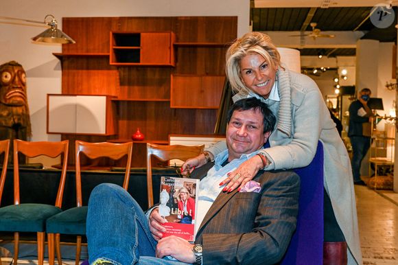 Exclusif - Caroline Margeridon (Affaire conclue sur France 2) , dédicace son livre "Libre!" dans la boutique Haute Antiques 207 de son ami et collègue dans l'émission Stéphane Vanhandenhoven à Bruxelles le 14 novembre 2021.

© Frédéric Andrieu / Bestimage