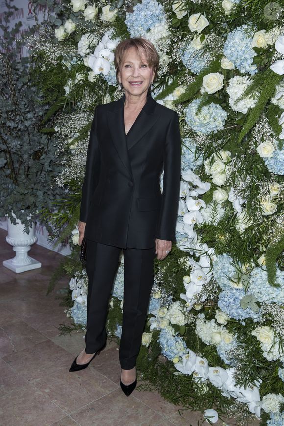 Les riverains et commerçants du quartier disaient pour beaucoup ignorer sa présence, malgré des années passées dans le même immeuble. 

Nathalie Baye - Photocall de la 16ème soirée Sidaction dans la salle de réception du Pavillon d'Armenonville à Paris, France, le 26 janvier 2018. © Olivier Borde/Bestimage
