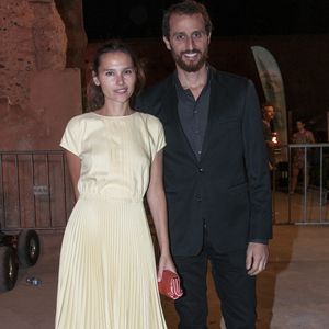 Ensemble, Virginie Ledoyen et Arié Elmaleh ont eu deux enfants : Isaac et Amalia. Mais ils se sépareront en 2015...

Virginie Ledoyen et Arié Elmaleh arrivant au dîner de gala pour l'ouverture du 2ème Festival du Rire de Marrakech qui s'est tenu au Palais Badii à Marrakech, au Maroc, le 9 juin 2012. Photo William Stevens/Abaca