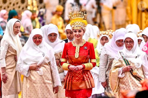 La cérémonie du " Berbedak ", ou " cérémonie de poudrage ", au cours de laquelle le marié et la future mariée sont bénis par les membres de la famille royale qui appliquent une pâte de poudre sur leurs mains, au 4e jour du mariage royal de Brunei, du prince Abdul Mateen de Brunei et d'Anisha Rosnah, le 11 janvier 2024 à Bandar Seri Begawan, Brunei. Photo by Balkis Press/ABACAPRESS.COM