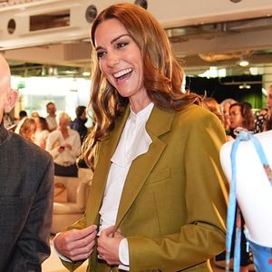 La princesse de Galles observe les studios de création lors d'une visite du British Fashion Council aux 180 Studios dans le centre de Londres, où Kate remettra le prix de la Reine Elizabeth II pour le design britannique. Mardi 13 mai 2025. Photo by Aaron Chown/PA Wire/ABACAPRESS.COM