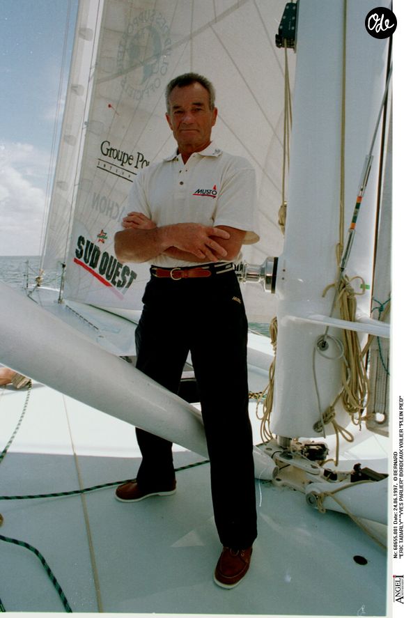 Archives : Eric Tabarly sur son voilier en 1997 AGENCE / BESTIMAGE