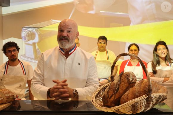 Le chef Philippe Etchebest décline son plat "Signature" en mode street food au sein du Pop Up Club à Bordeaux le 11 septembre 2023.
© Fabien Cottereau / Bestimage