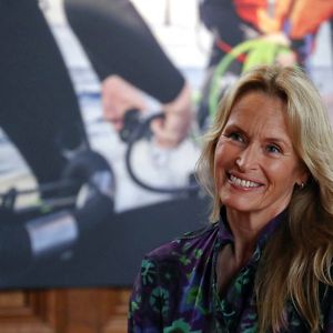 Il faut dire que l'ancien mannequin de 59 ans a beaucoup à faire entre sa vie de comédienne, d'auteure mais aussi d'entrepreneur. Car elle a co-fondé Spero Mare, une organisation pour la préservation de l’environnement.

Estelle Lefébure (marraine de l’édition) lors de la cérémonie de remise de prix du concours pédagogique "Oceano pour Tous" au musée Océanographique de Monaco, le 13 juin 2023. © Jean-François Ottonello/Nice Matin/Bestimage