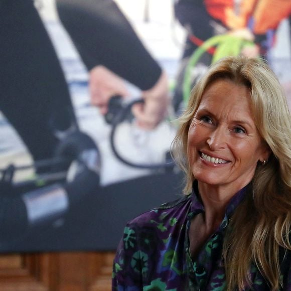 Il faut dire que l'ancien mannequin de 59 ans a beaucoup à faire entre sa vie de comédienne, d'auteure mais aussi d'entrepreneur. Car elle a co-fondé Spero Mare, une organisation pour la préservation de l’environnement.

Estelle Lefébure (marraine de l’édition) lors de la cérémonie de remise de prix du concours pédagogique "Oceano pour Tous" au musée Océanographique de Monaco, le 13 juin 2023. © Jean-François Ottonello/Nice Matin/Bestimage