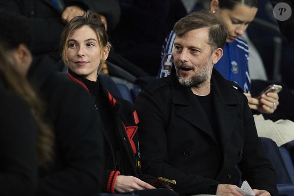 “J’ai été entendu par la police dans cette affaire, qui n’en a rien conclu”, assure Nicolas Duvauchelle

Nicolas Duvauchelle et sa femme Chloé Roy - Célébrités dans les tribunes lors du match de Ligue 1 McDonald's opposant le Paris Saint-Germain (PSG) à l'Olympique de Marseille (OM) - (3-1) au Parc des Princes à Paris le 16 mars 2025. © Cyril Moreau/Bestimage