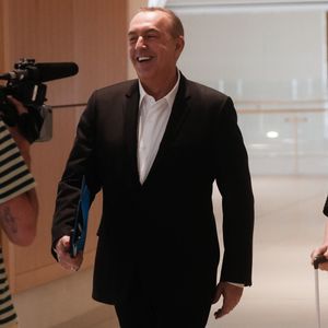 Exclusif - L'animateur de radio, journaliste, présentateur de télévision et producteur français, Jean-Marc Morandini, accompagné de son avocate, maître F.Rault, arrive à la chambre correctionnelle du tribunal judiciaire de Paris Batignolles, le 14 juin 2023. Jean-Marc Morandini est jugé pour "harcèlement sexuel" et "travail dissimulé", à Paris, lors du deuxième et dernier jour de son procès.
© Christophe Clovis /Bestimage