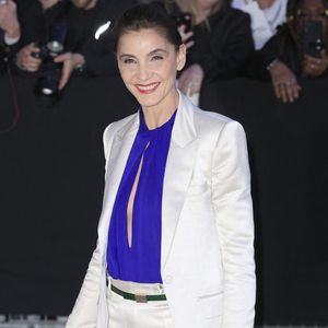 Elle profite notamment des paysages ensoleillés de l’île et de la mer turquoise.

Clotilde Courau au défilé Tom Ford Collection Femme Prêt-à-Porter Automne/Hiver 2026-2027 lors de la Fashion Week de Paris au Pavillon Vendôme, à Paris, France, le 4 mars 2026.

© Christophe Aubert/Bestimage
