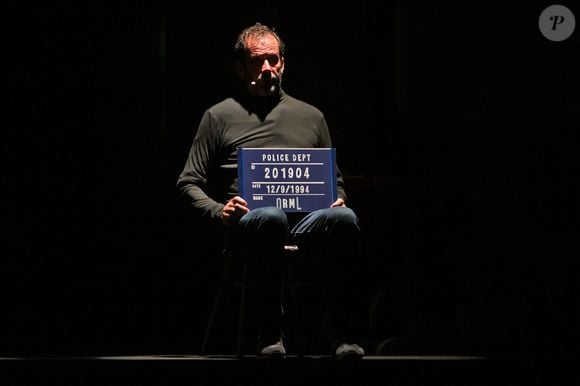 Une chose est sûre, Paul Belmondo continue de suivre les traces de son défunt père.

La pièce "Papasss" avec Christian Vadim, Nadèze Méziat. © Bruno Bebert / Bestimage