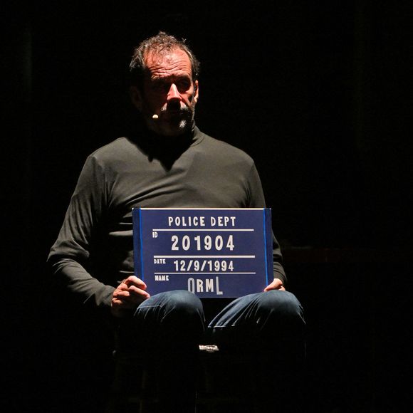 Une chose est sûre, Paul Belmondo continue de suivre les traces de son défunt père.

La pièce "Papasss" avec Christian Vadim, Nadèze Méziat. © Bruno Bebert / Bestimage